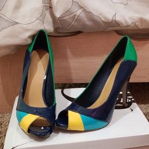 Color block peep toe heel